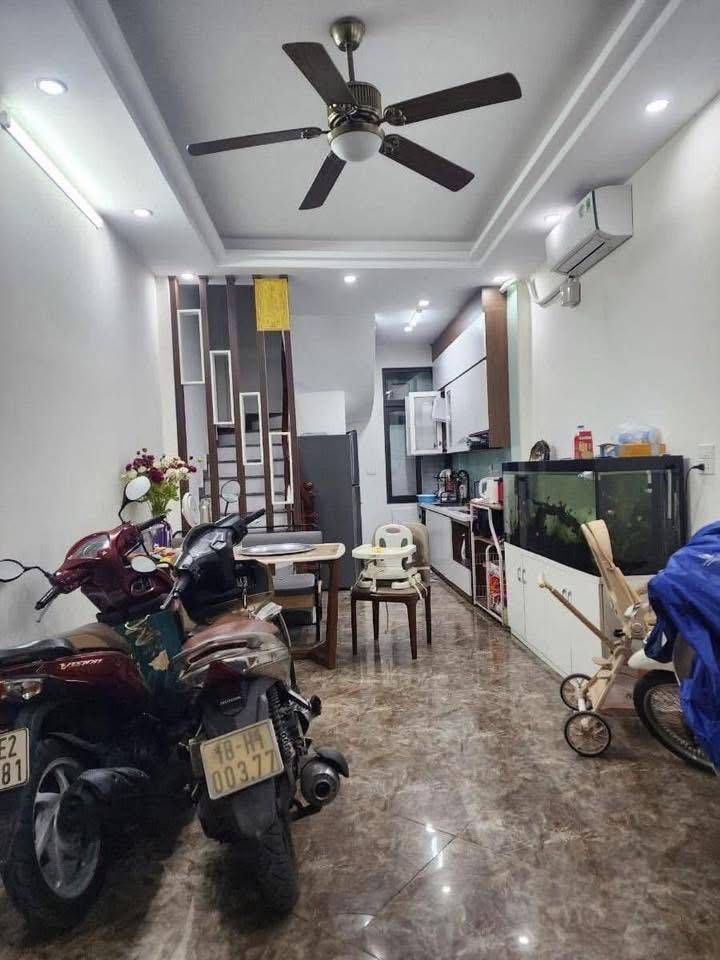 Bán nhà Ngõ 122 Xuân Đỗ, Cự Khối, Long Biên, 33m2, 5T giá 6,4 tỷ